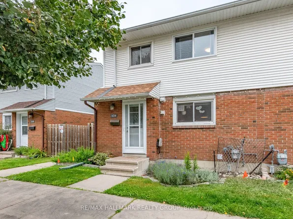 1045 Morrison Dr #121, Ottawa, ON K2H 7L2