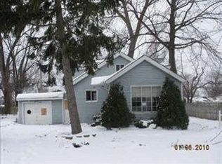 878 Mannering Rd, Eastlake, OH 44095