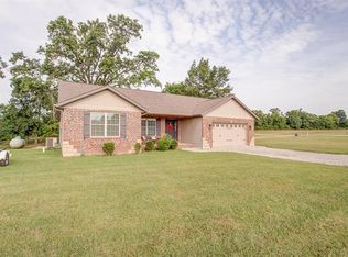 1443 Northlake Dr, Greenville, IL 62246