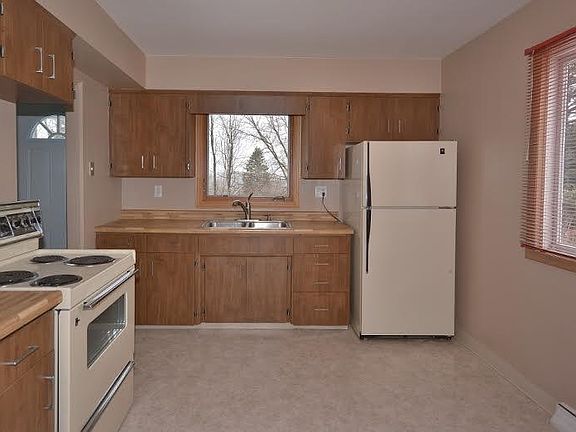 3rd image of 27 W Deerwood St