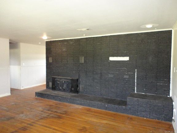 3rd image of 2415 E Republican Rd