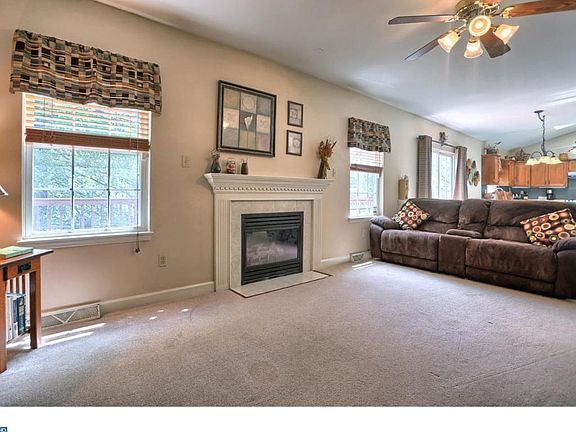 5th image of 40 Brookfield Dr
