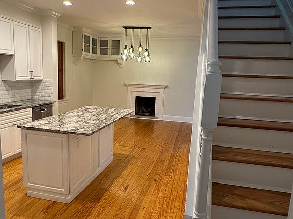 5th image of 127 Jones St