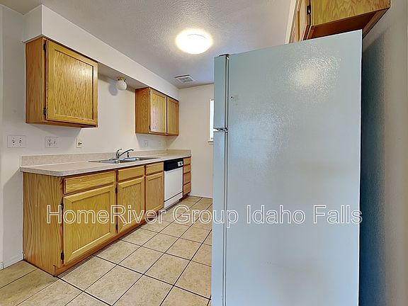 3rd image of 3180 E Chasewood Dr