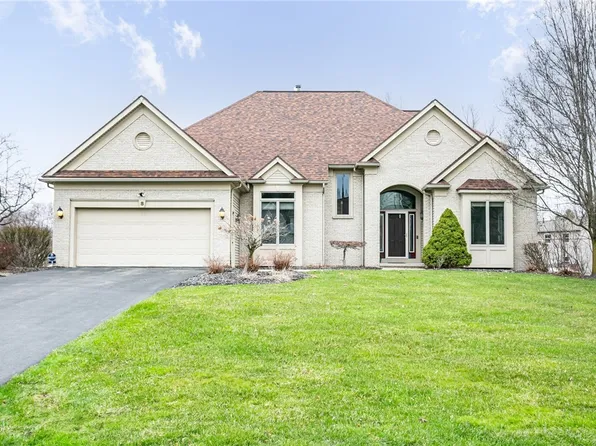 8 Pearlstone Dr, Penfield, NY 14526