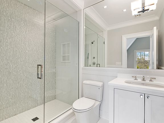 3rd image of 37 Bernardine St