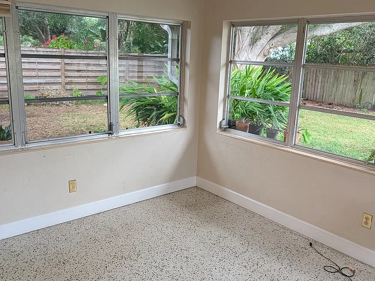 2303 Tulip St — Photo 10