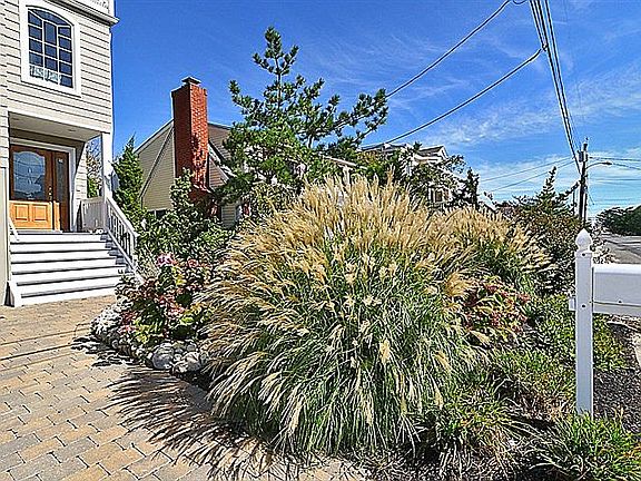 4th image of 329 Glendola Ave