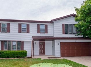 590 Yellowstone Dr, Elgin, IL 60123