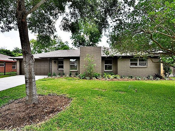 2nd image of 11011 Cedarhurst Dr