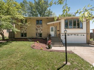 15313 Pine Dr, Oak Forest, IL 60452