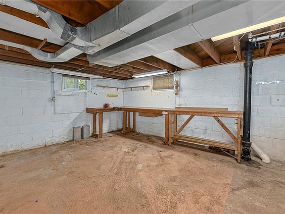 5th image of 1902 S Hawthorne Ave