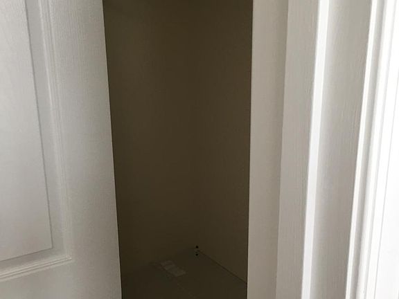 1540-C N 5th Linen Closet_04132017