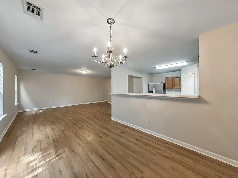 2830 Mayfair Dr — Photo 12