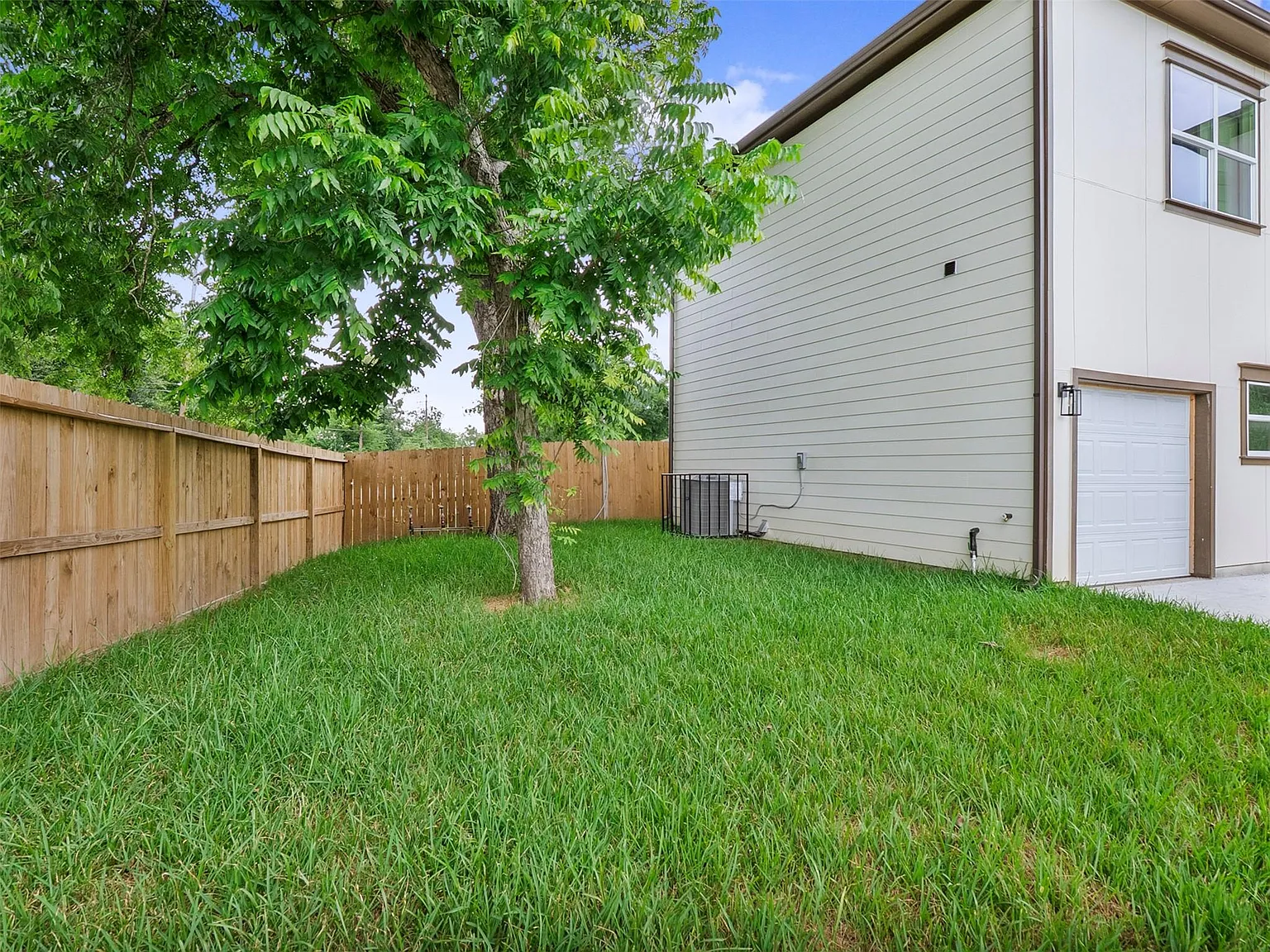 3 bed, 2.5 bath, 1372 sqft, $1,995 — Photo 4