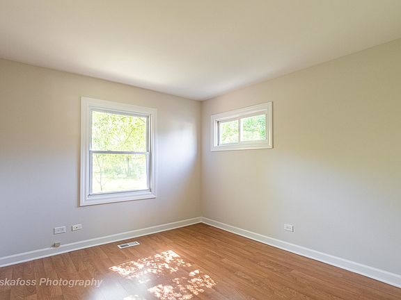 3rd image of 8199 Dartmouth Ln