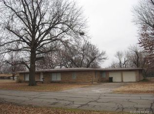 440 E Pine St S, Skiatook, OK 74070