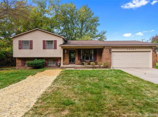 30207 Greening St, Farmington Hills, MI 48334