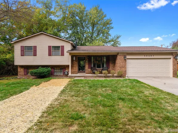 30207 Greening St, Farmington Hills, MI 48334