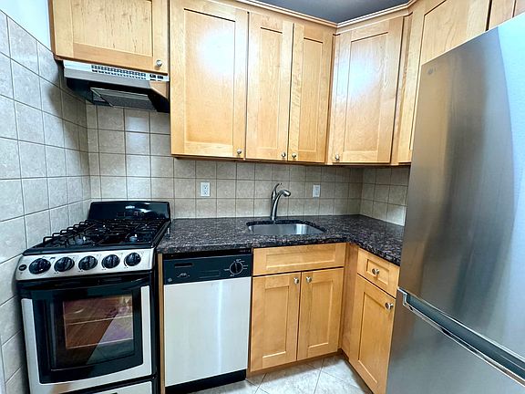 2nd image of 20 W 87th St APT 5B