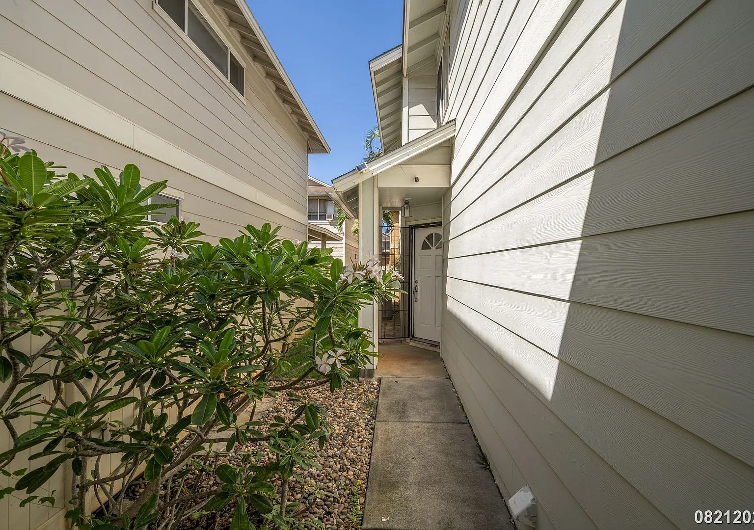 3BR/2.5BA Ewa Beach Home | 22 Solar Panels, Central AC, EV Charging & Water Softener — Photo 3
