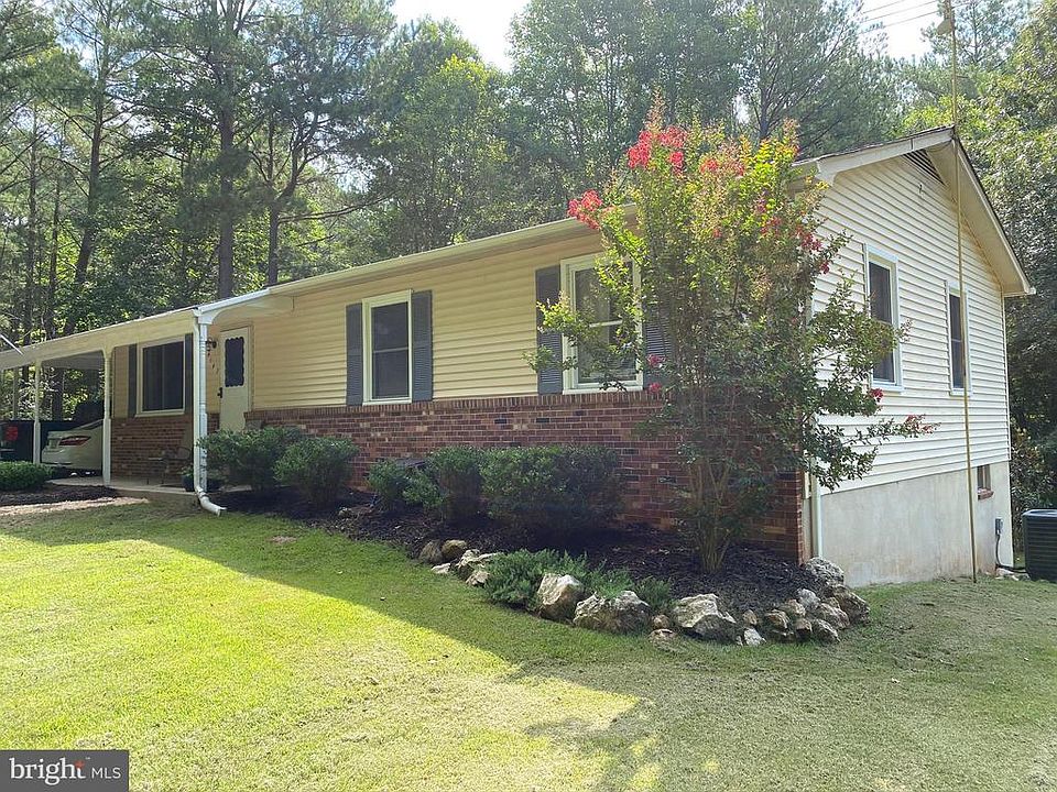 Beautiful Rambler w/Carport & Covered Front porch