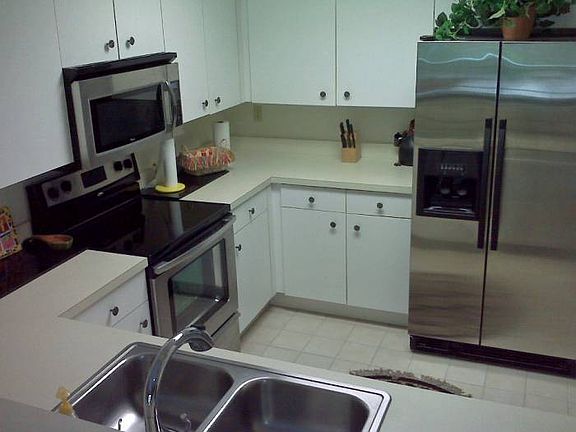 Kitchen w/pass thru