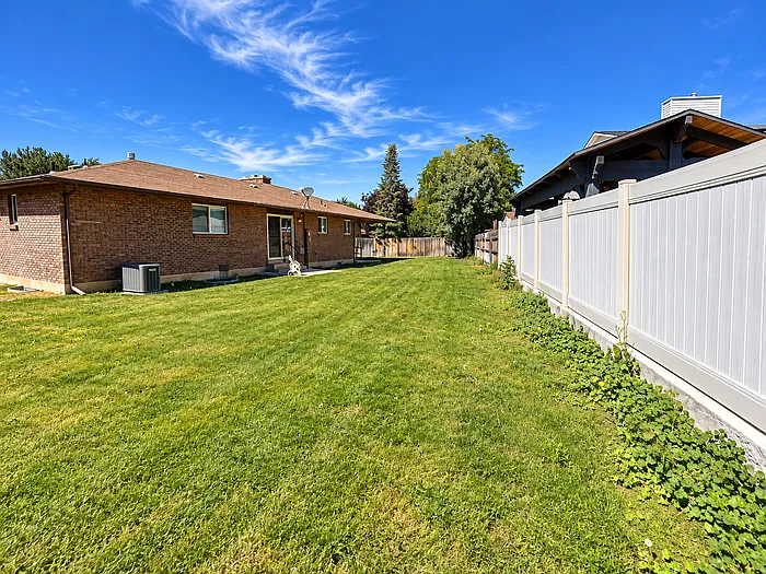 4 bed, 3.0 bath, 2700 sqft, $3,400 — Photo 2