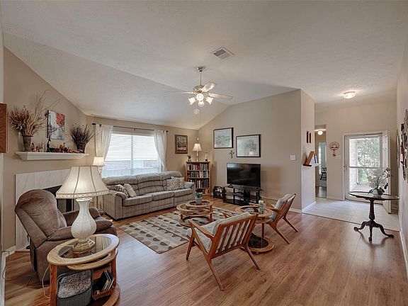 4th image of 319 Leisure Ln