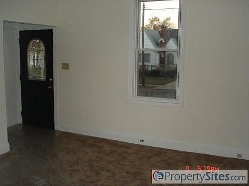 3rd image of 3920 Elm Ave
