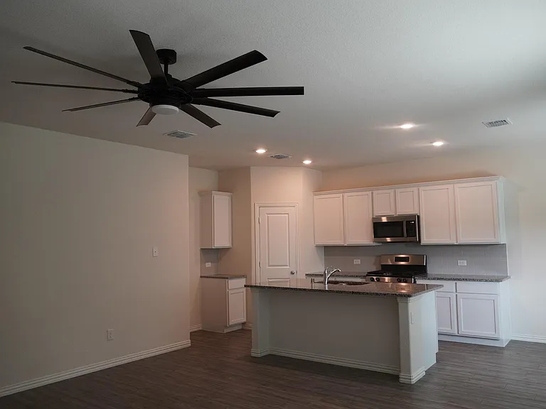423 Pepperbark Ave — Photo 5