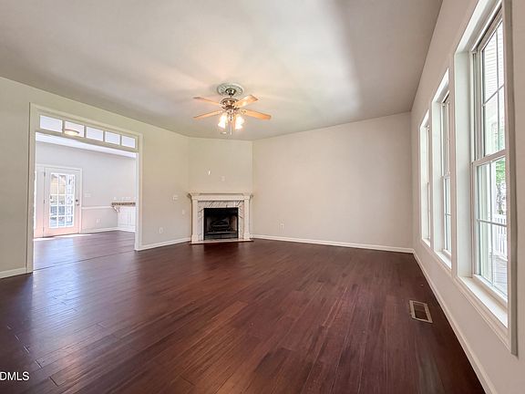 3rd image of 109 Rockrose Ave