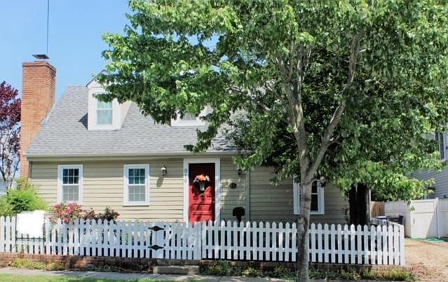 1st image of 919 Hanover St
