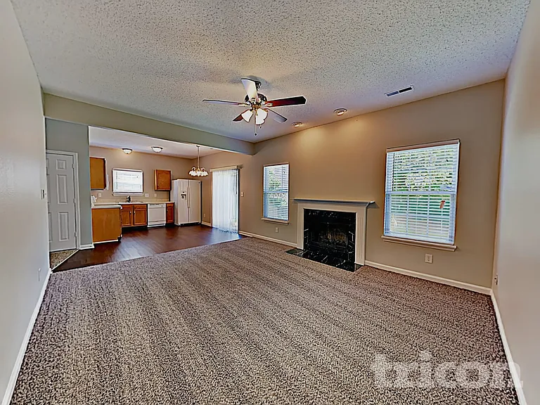3916 Roundwood Dr — Photo 5