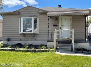 7208 Sterling St, Center Line, MI 48015