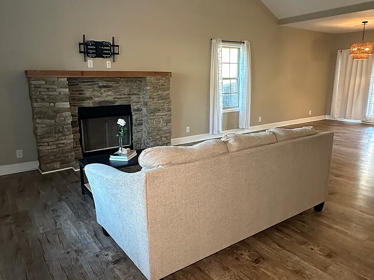 1124 Eagles View Dr — Photo 6