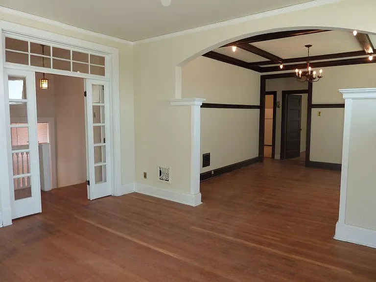 1070 McCausland Ave — Photo 8