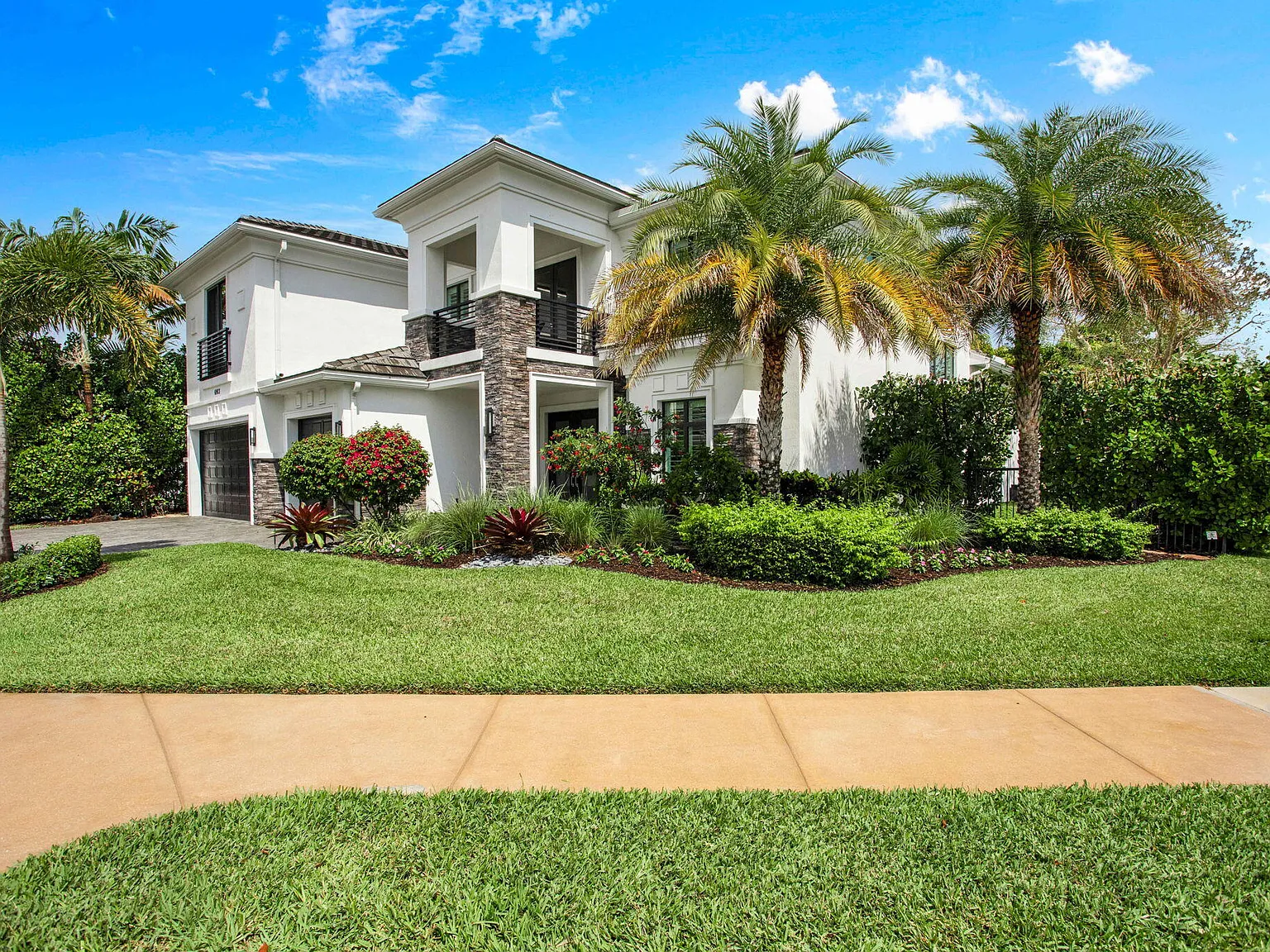 5 bed, 5.5 bath, 4663 sqft, $23,900 — Photo 2