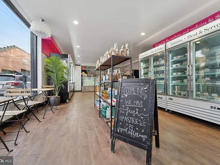 1049 W Lancaster Ave — Photo 14