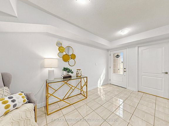 4th image of 1072 Clipper Ln