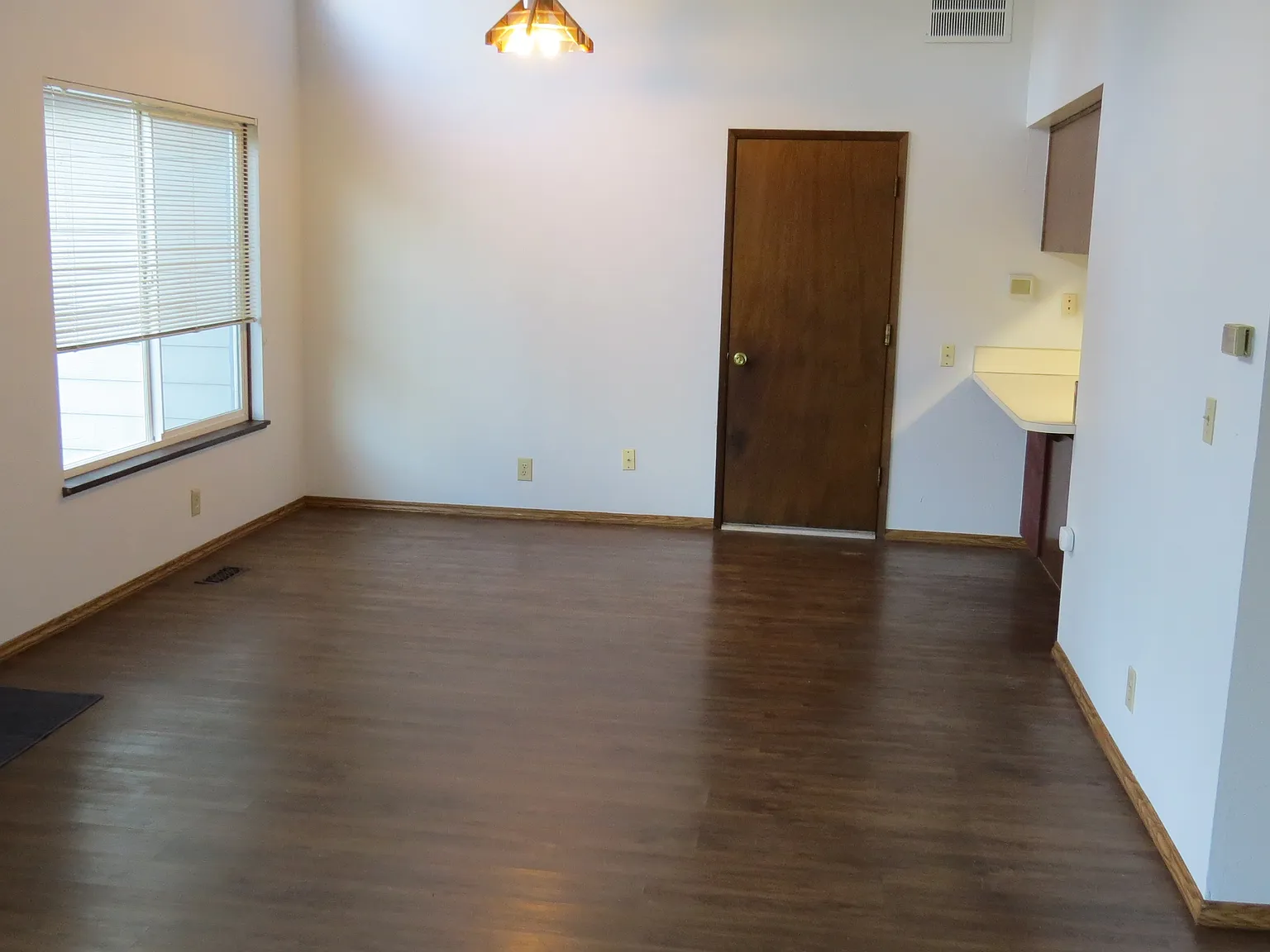 3 bed, 988 sqft, $2,250 — Photo 3