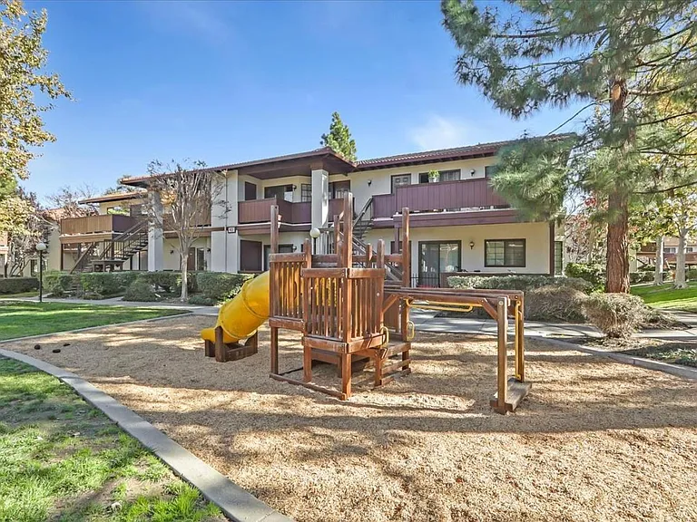 437 Costa Mesa Ter — Photo 11