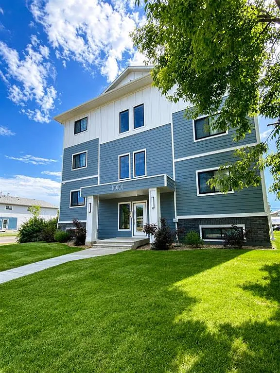 2 bed, 1.0 bath, 600 sqft, $1,700 — Photo 1