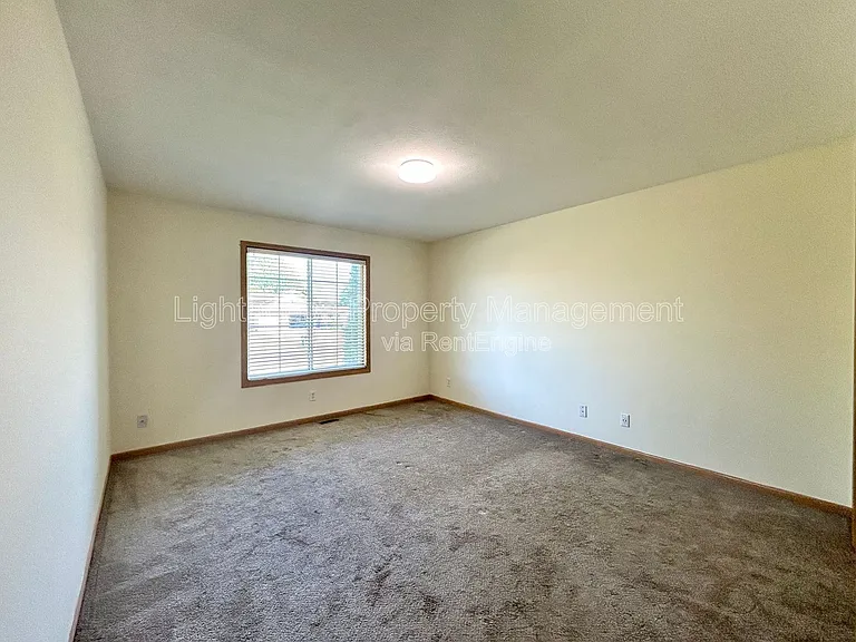 2103 Kinnrow Ave NW — Photo 10