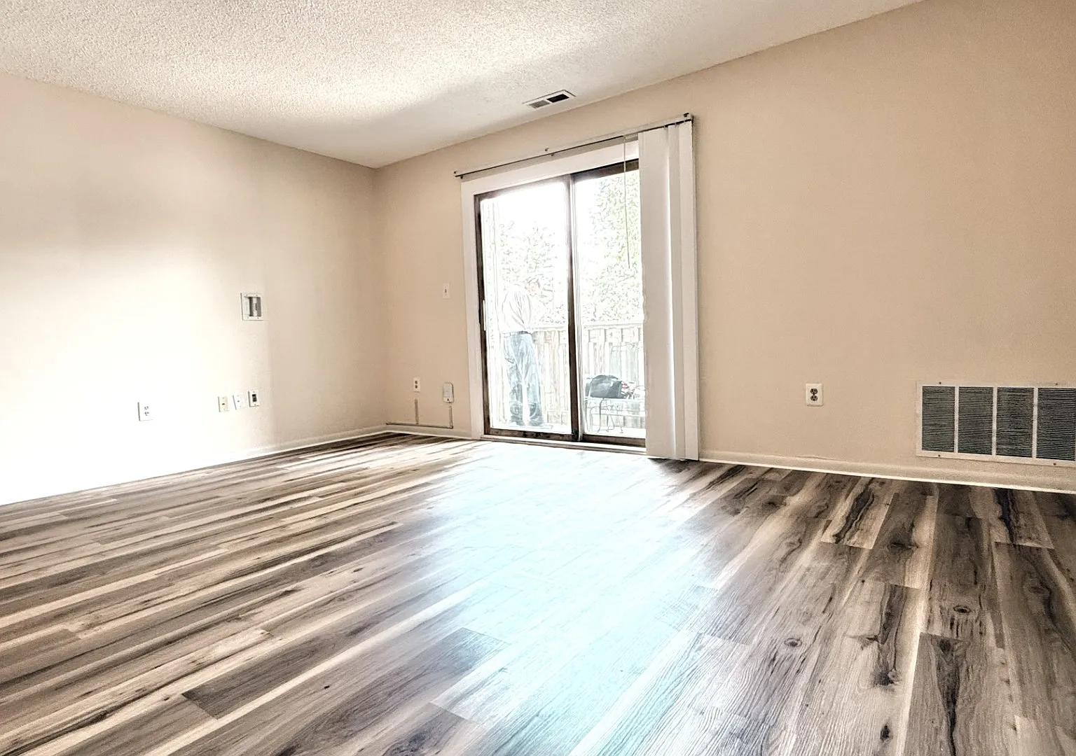 105 Ravens Crest Dr — Photo 3