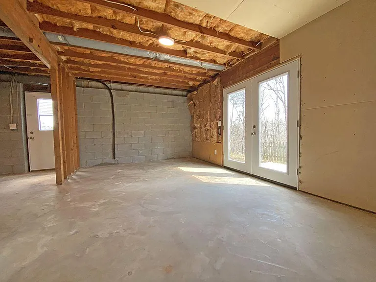 2452 Whitney Ct — Photo 14