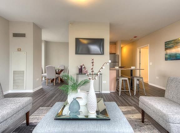 4th image of 645 N Kingsbury St APT 802