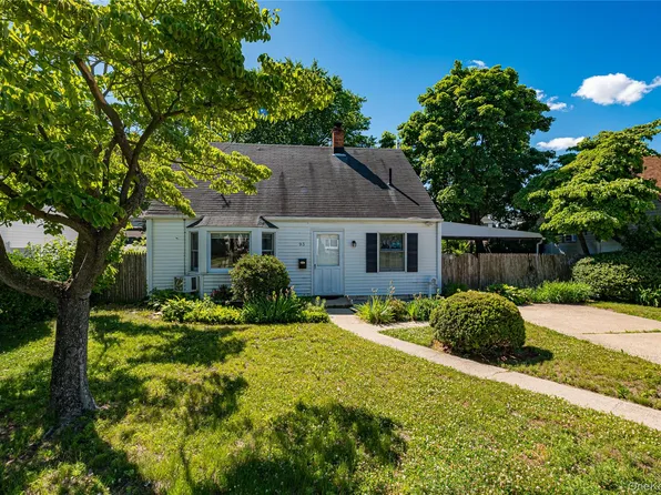 93 Barnyard Lane, Levittown, NY 11756
