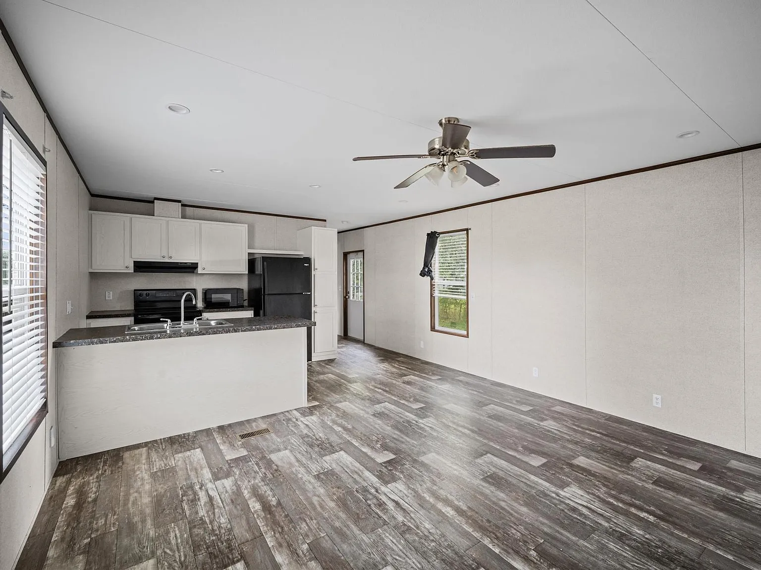 2 bed, 2.0 bath, 896 sqft, $1,500 — Photo 3