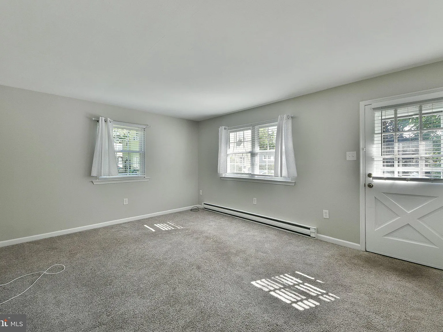 2 bed, 1.0 bath, 1920 sqft, $1,825 — Photo 4